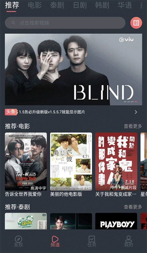 悬浮在空中的水晶吊灯与光影壁纸